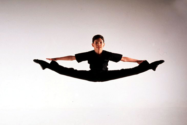 Isaac Hernández practicando ballet de niño