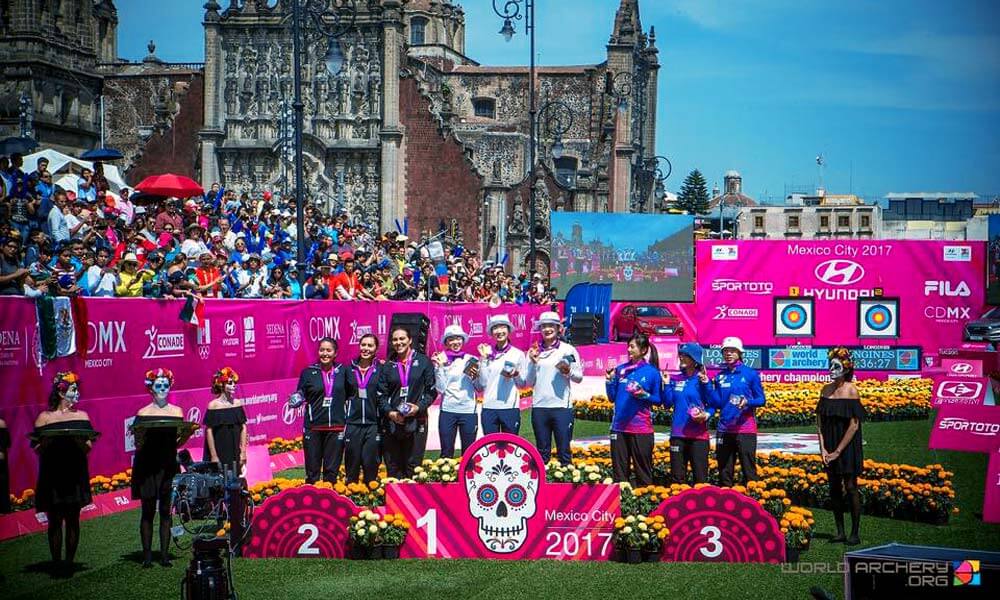 Momento de la premiación del podio en Mundial de Tiro con Arco 2017